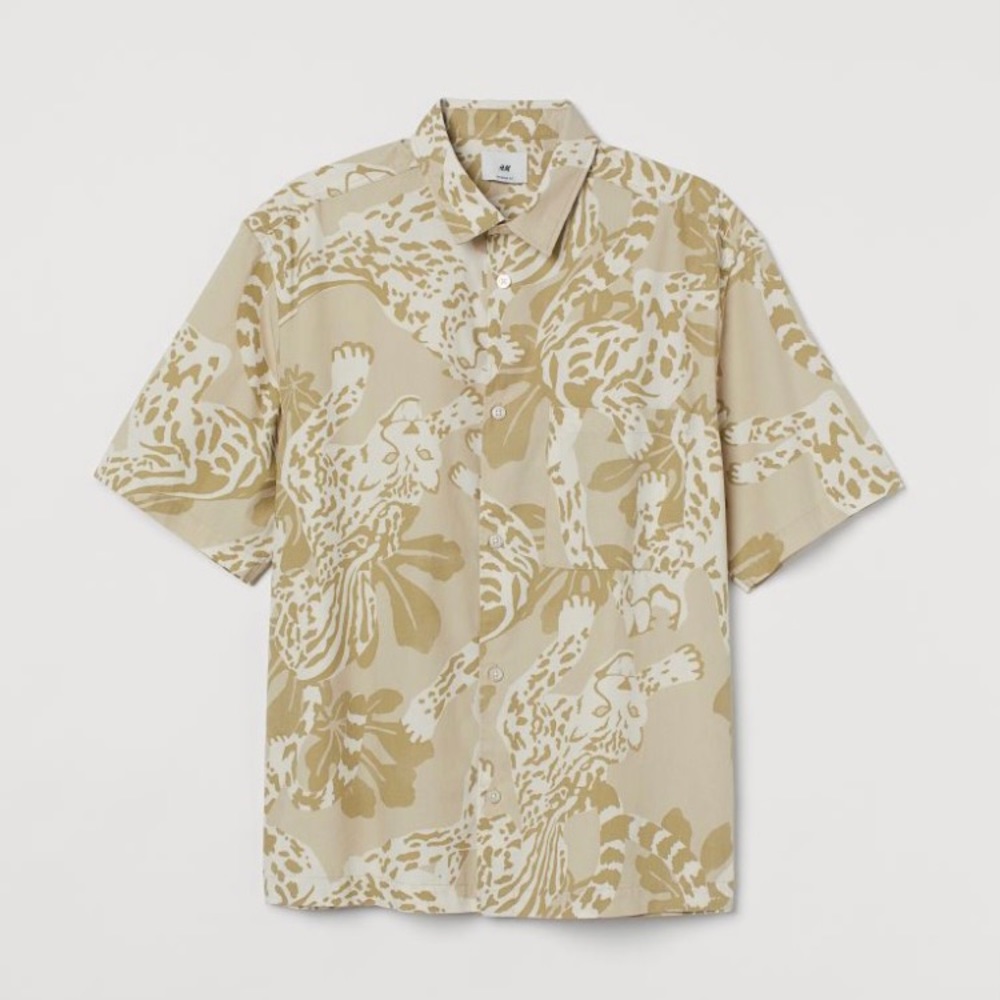 NWT - H&M relaxed fit short sleeve shirt - SIZE MD
